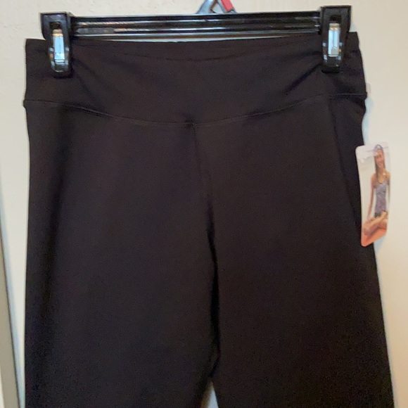 Triple Flip Black Cropped Exercise Leggings - Picture 2 of 6